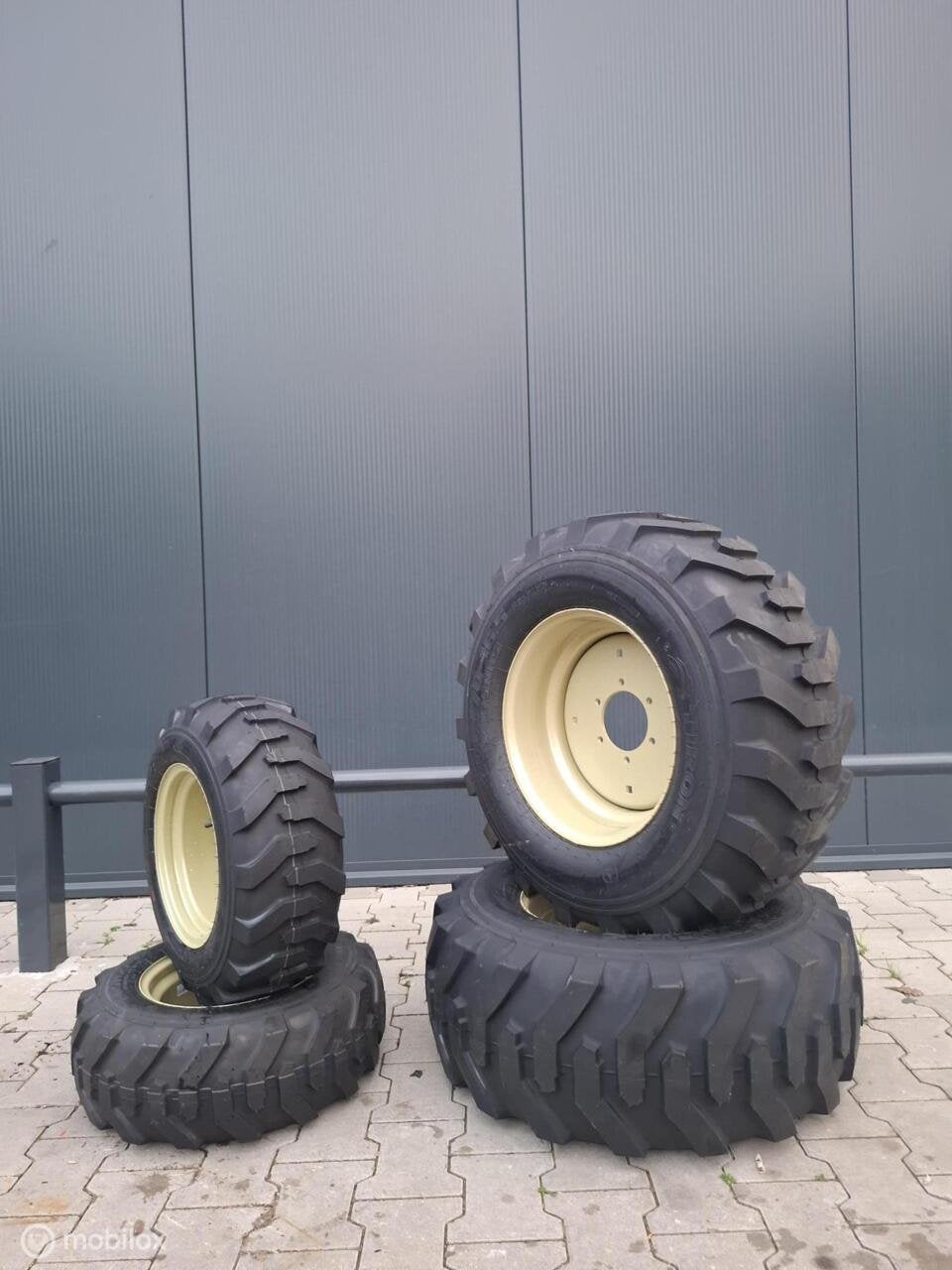 Nieuwe set industrie banden op velg Yanmar SA326, Yanmar, Overige typen, Handelsplein, Info@westerveldtuinmachines.nl