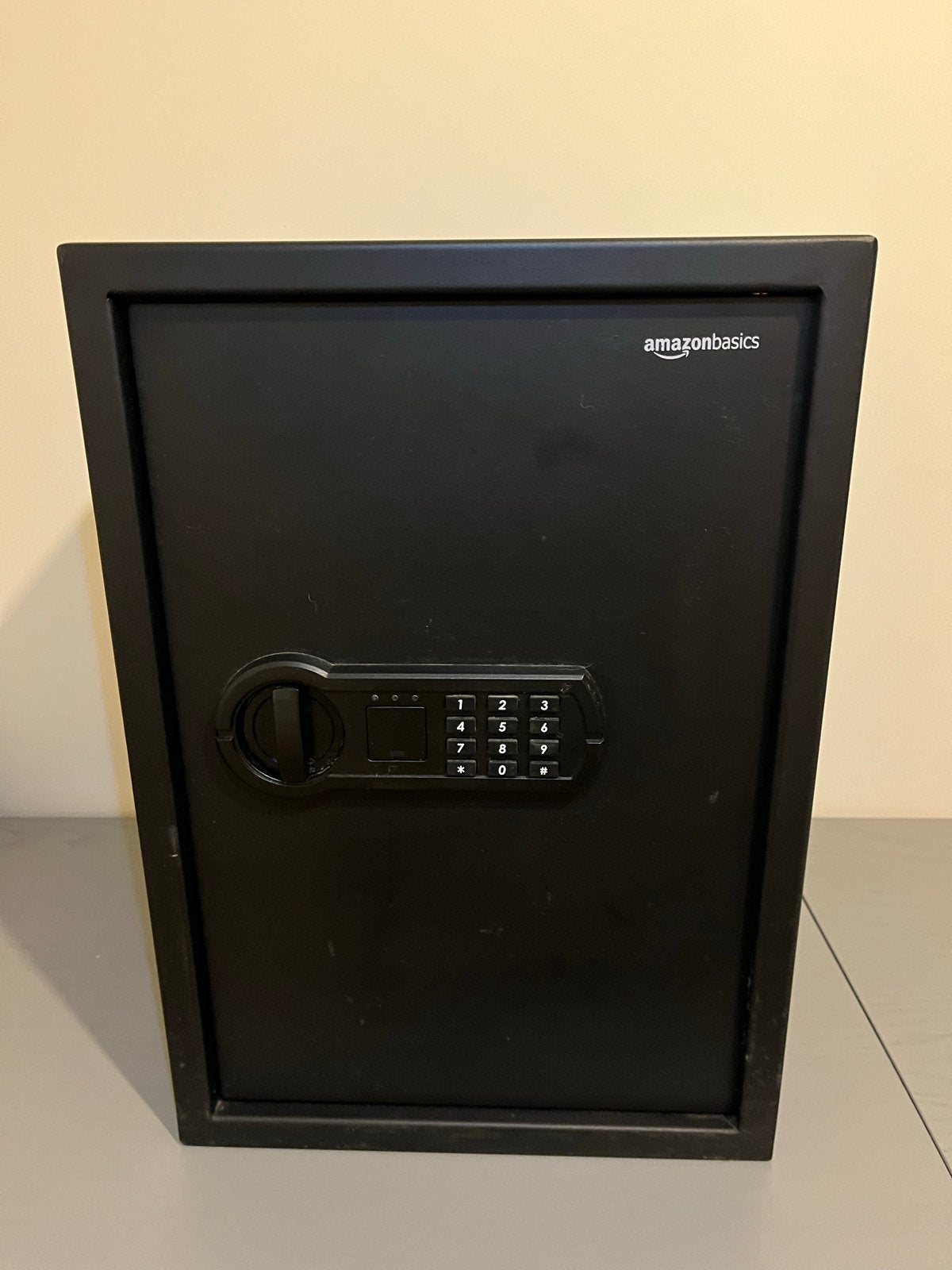 AmazonBasics Kluis met Cijferslot en Sleutels, Ophalen of Verzenden, Zo goed als nieuw, Brandkast