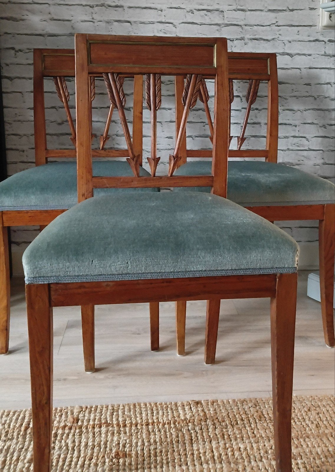 drie Iepenhouten stoelen Empire met pijlen in rugleuning, Ophalen