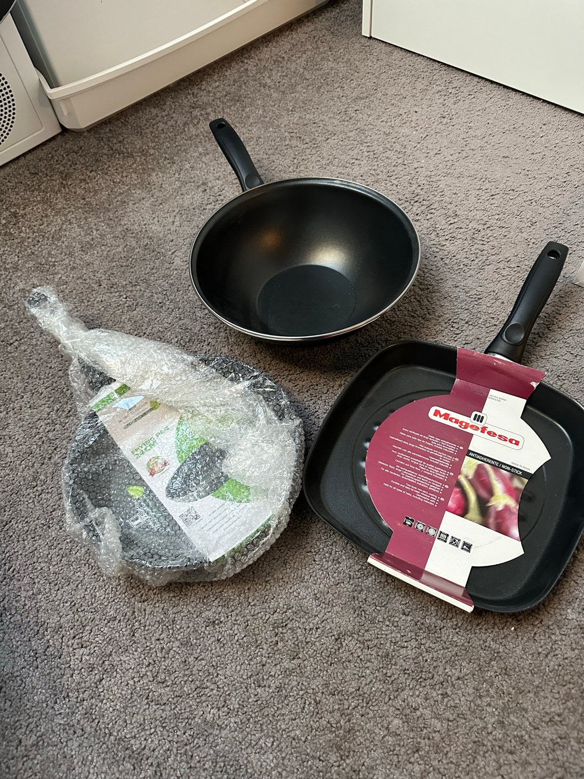 Pannenset: Wok, Grillpan (Magefesa) en Koekenpan (24cm), Antiaanbaklaag, Aluminium, Pannenset, Ophalen of Verzenden