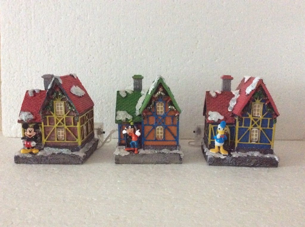 kerstdorp huisjes met Disney figuren per 2 of in 1 koop, Ophalen of Verzenden, Overige figuren, Zo goed als nieuw, Beeldje of Figuurtje