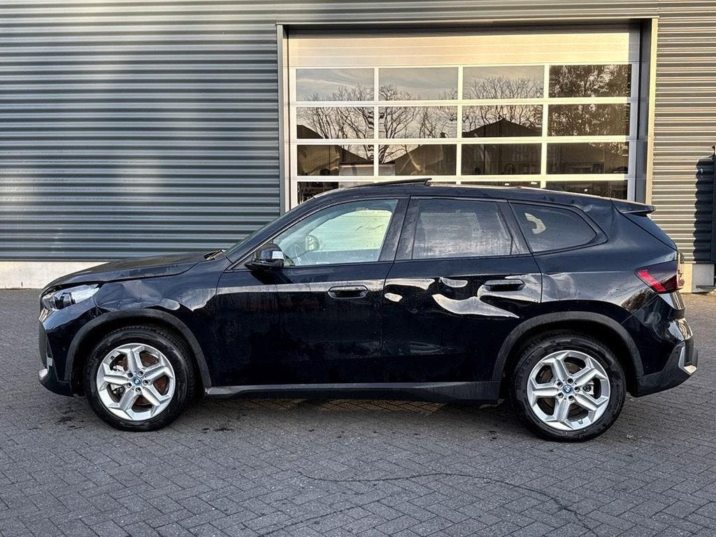 BMW IX1 XDrive30 67 kWh, harman kadon, panoramadak, Auto's, BMW, Automaat, Zwart, 313 pk, 1985 kg