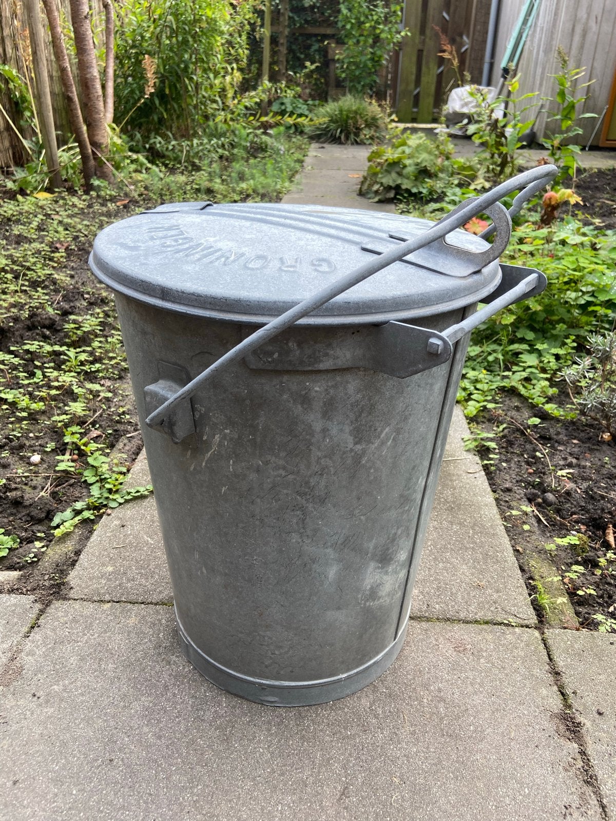 Vintage Groninger vuilnisemmer, Ophalen
