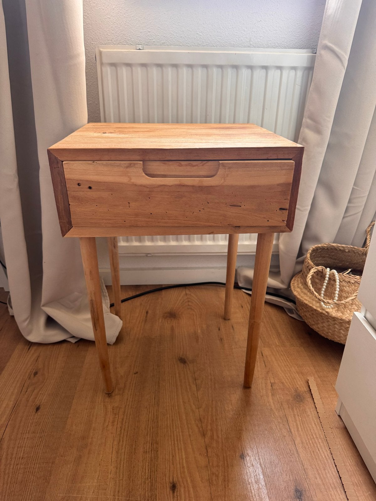 2 Houten nachtkastje met lade, Minder dan 55 cm, Vierkant, Zo goed als nieuw, Hout