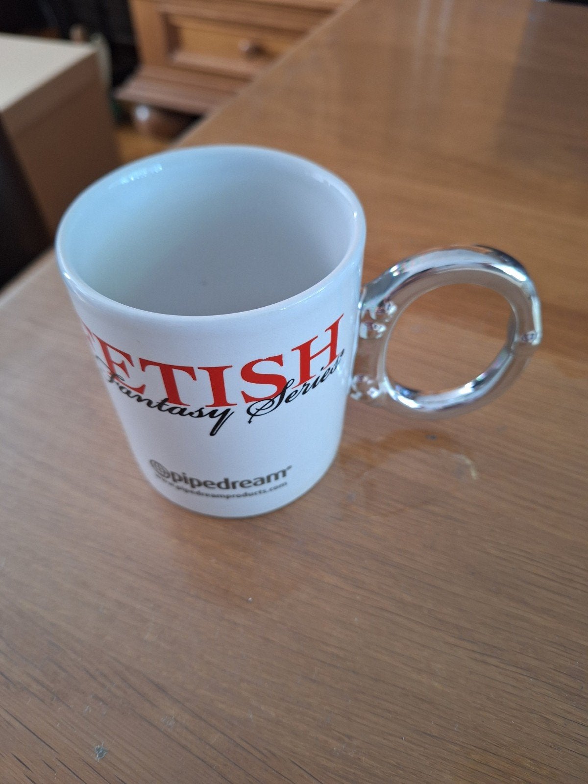 Nieuwe mok met zilverkleurige handgreep, Ophalen of Verzenden, Nieuw, Overige materialen, Overige stijlen