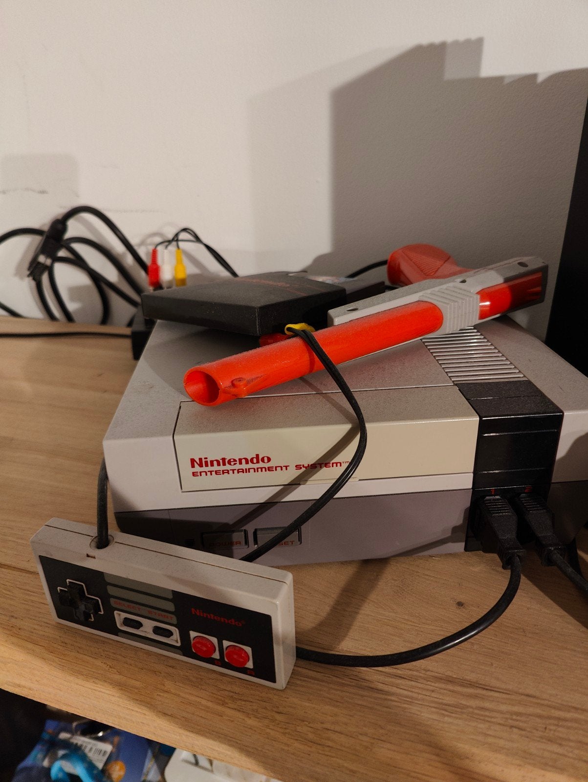 Nintendo Entertainment System (NES) met Zapper, Spelcomputers en Games, Spelcomputers | Nintendo NES, Ophalen