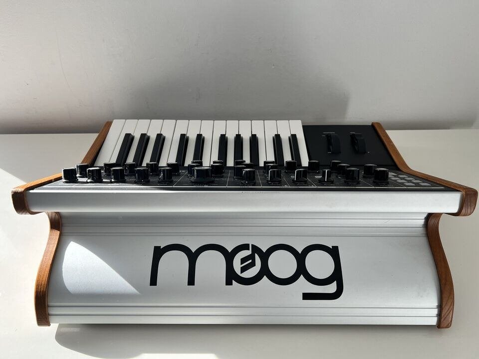 Vintage Moog synthesizer met houten zijpanelen –, Ophalen of Verzenden, Zo goed als nieuw, Overige aantallen, Overige merken