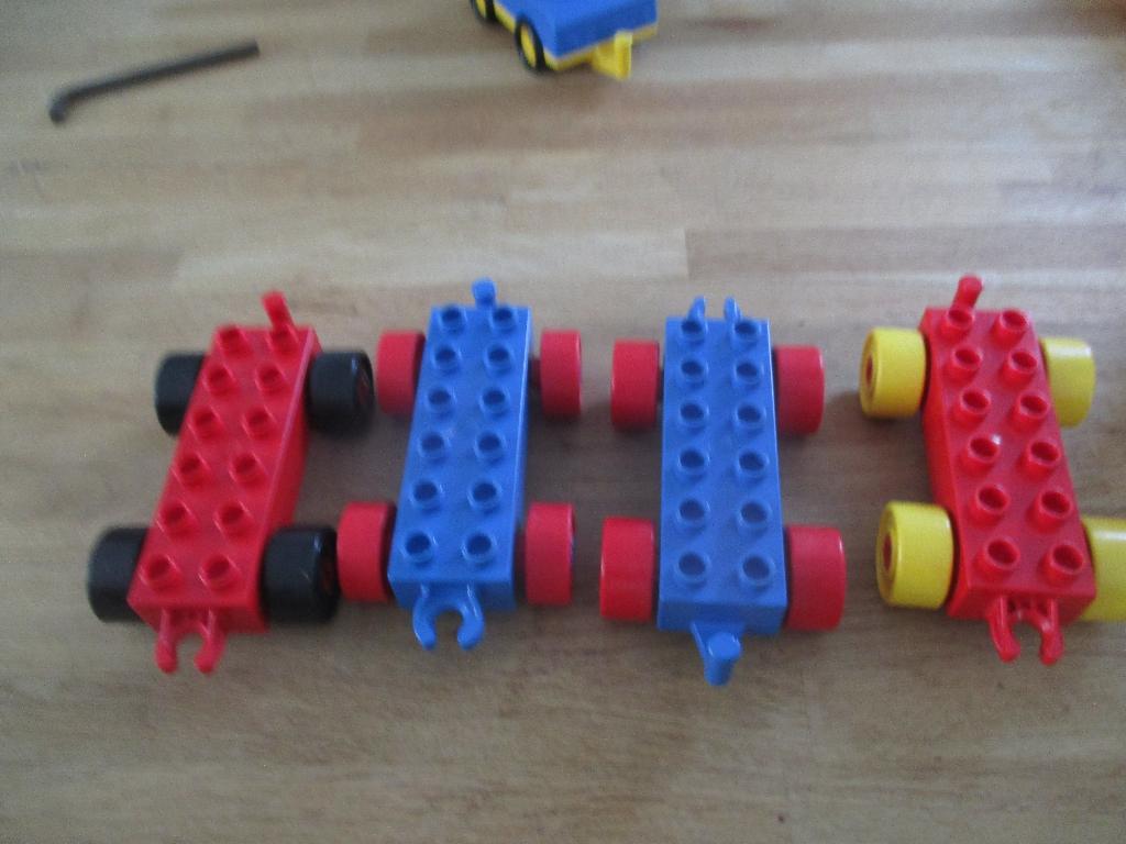 DUPLO WAGENTJES, Kinderen en Baby's, Speelgoed | Duplo en Lego, Overige thema's, Accessoire, Ophalen of Verzenden, Zo goed als nieuw