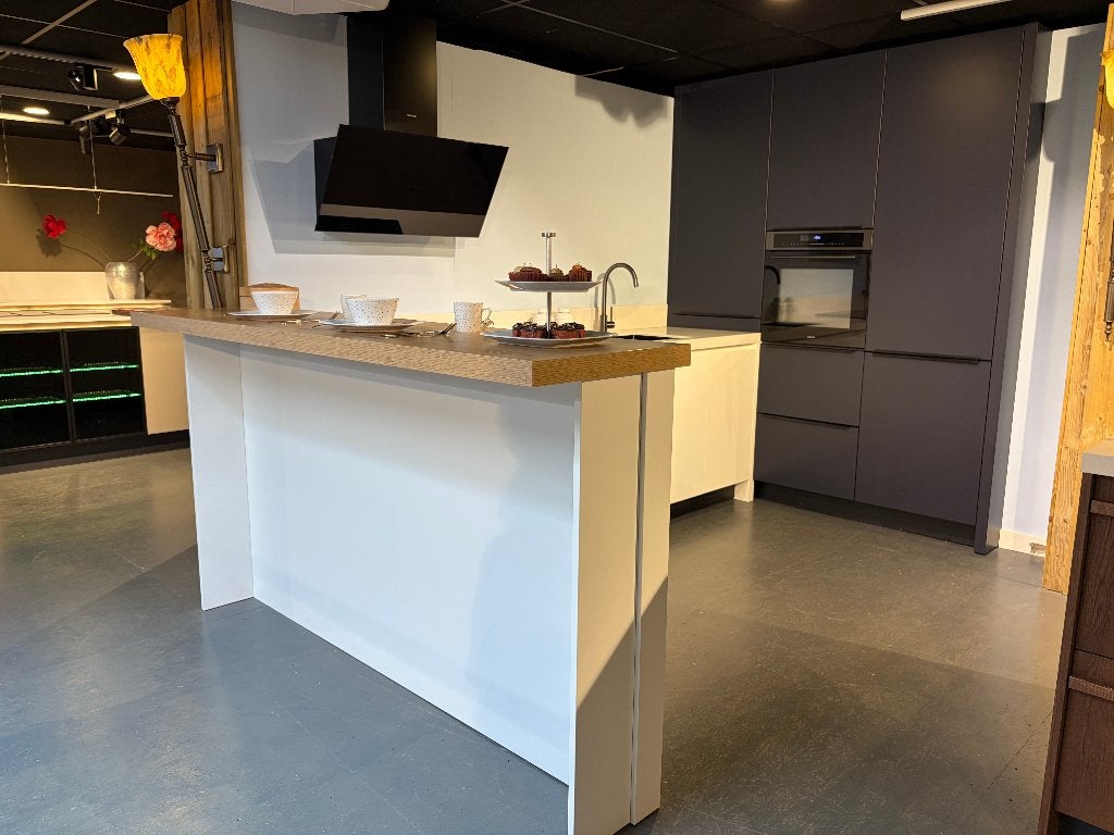 Showr keuken, greeploos, composiet blad, incl apparaten, Ophalen, Wit, Overige typen, Nieuw