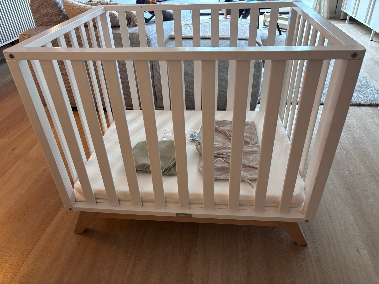 Bopita box - Wit met Houten Poten, Ophalen, Gebruikt, Ledikant