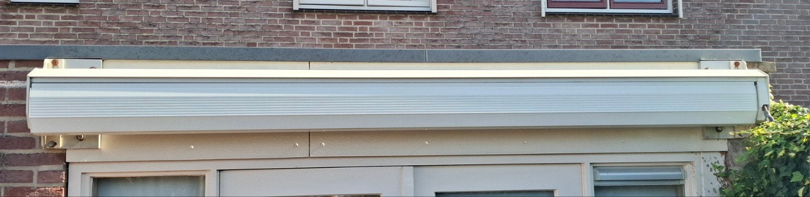 Zonnescherm 294,5 cm breed, 230 cm uitval, Ophalen, Gebruikt, 150 tot 300 cm, 250 cm tot 450 cm