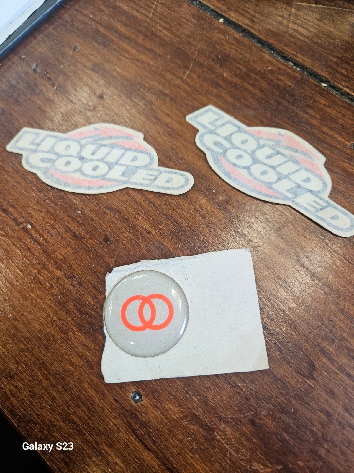 Vintage 'Liquid Cooled' Stickers en Pin, Ophalen of Verzenden, Zo goed als nieuw