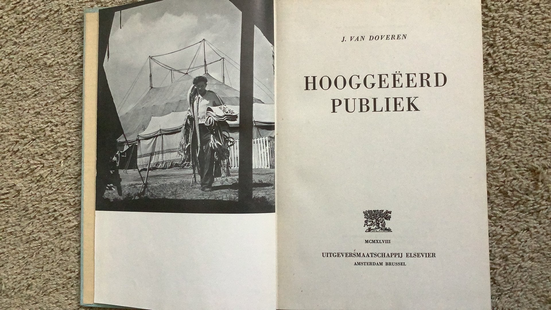Hooggeëerd Publiek, J. van Doveren. 1948, Ophalen of Verzenden, Zo goed als nieuw