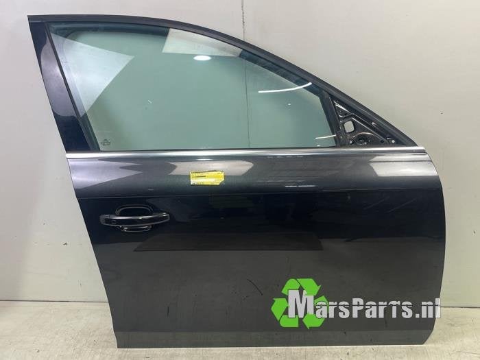 Portier 4Deurs rechts-voor van een Audi A4 (LZ7L)