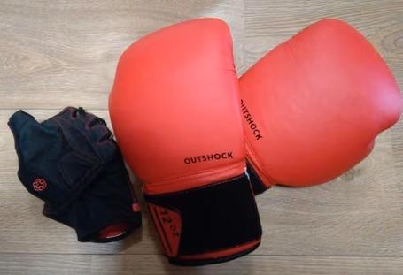 Outshock boxhandschoenen 12oz, Ophalen of Verzenden, Zo goed als nieuw, Bokshandschoenen
