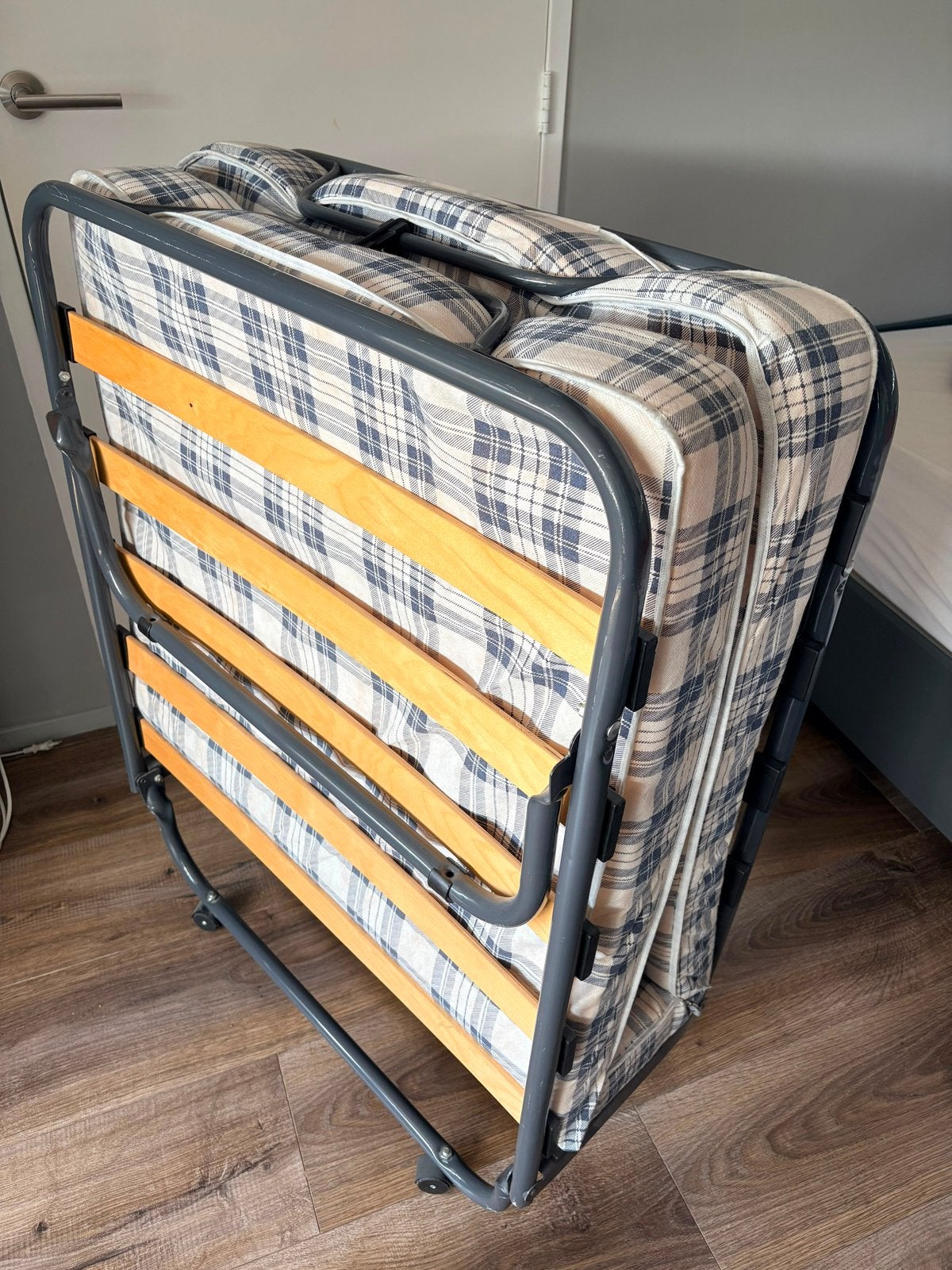 Handig opklapbed 200x90 cm met matras en wieltjes, Huis en Inrichting, Ophalen, Gebruikt, 90 cm, Eenpersoons
