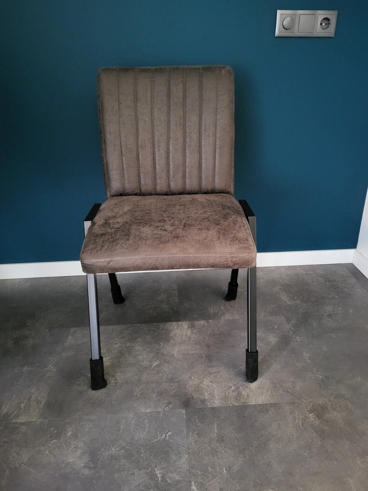 4 nette eetkamerstoelen in bruin/grijs, Huis en Inrichting, Stoelen, Ophalen, Gebruikt, Bruin, Stof