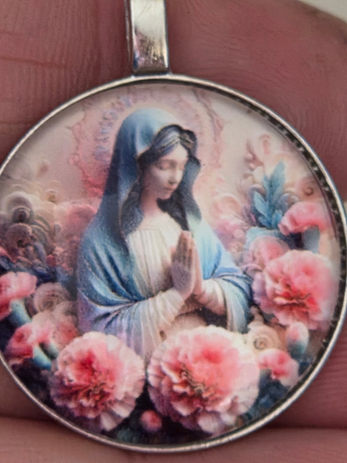 Nieuwe Maria hanger met bloemen - Religieus sieraad, Sieraden, Tassen en Uiterlijk, Glas of Kristal, Nieuw, Ophalen of Verzenden