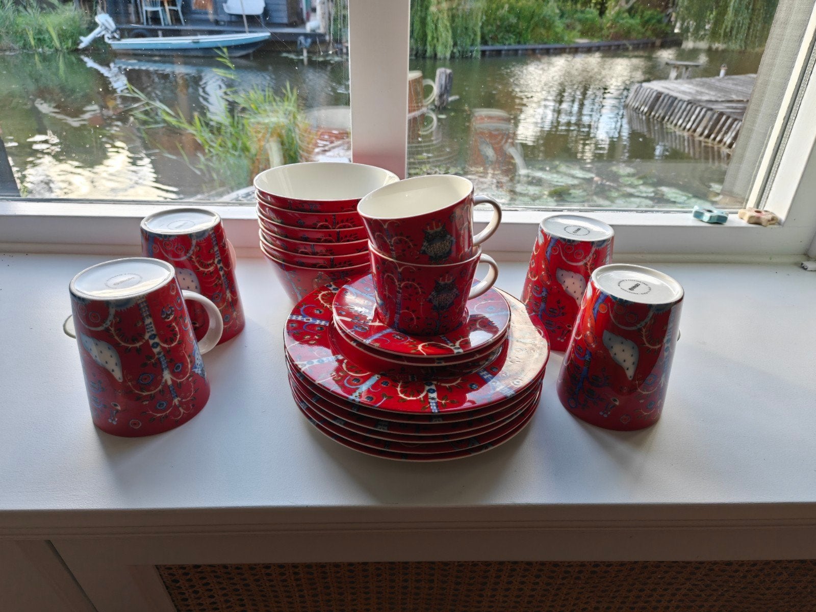 Iittala Taika Rood Servies - Compleet en Puntgaaf, Overige merken, Ophalen of Verzenden, Zo goed als nieuw, Overige stijlen