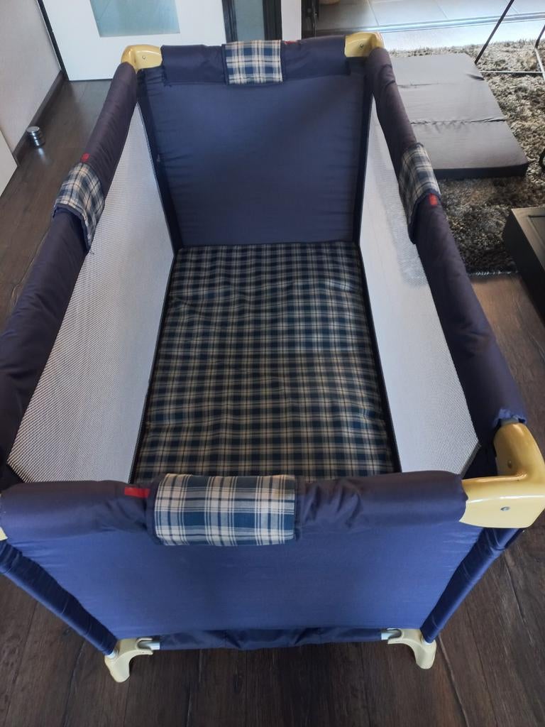 Campingbed met extra matras en toebehoren, Ophalen