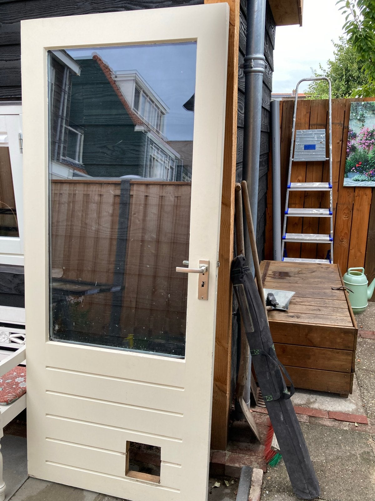 Hardhouten Buitendeur met Kattenluik en dubbel Glaspaneel, Ophalen, Gebruikt, 80 tot 100 cm, Buitendeur