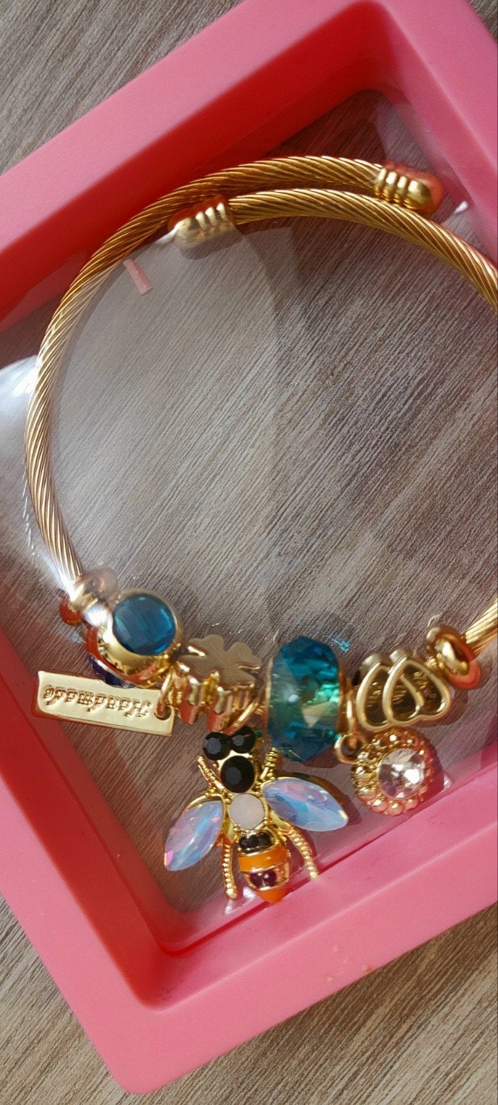 Gouden armband met bedels en kristallen, Overige materialen, Nieuw, Goud, Met bedels of kralen