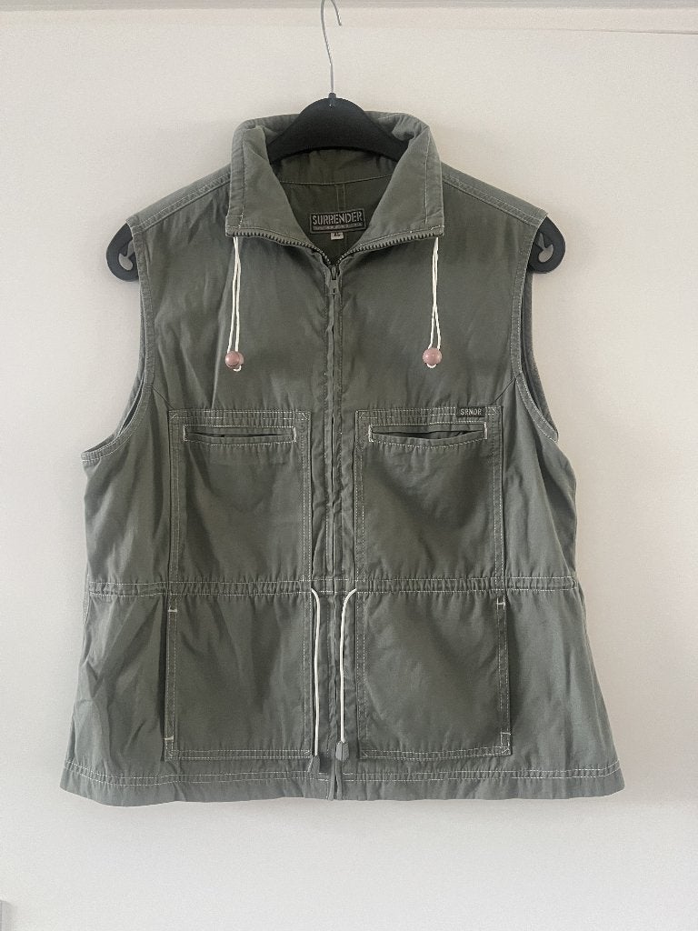 Groene gilet / mouwloze jas van Surrender maat XL, Kleding | Dames, Bodywarmers, Surrender, Maat 46/48 (XL) of groter, Ophalen of Verzenden
