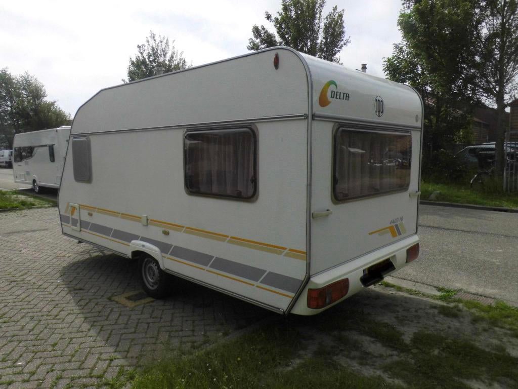 Caravan Delta 4400 LB INSTAPKLAAR!, Vast bed, Treinzit, 750 - 1000 kg, Particulier