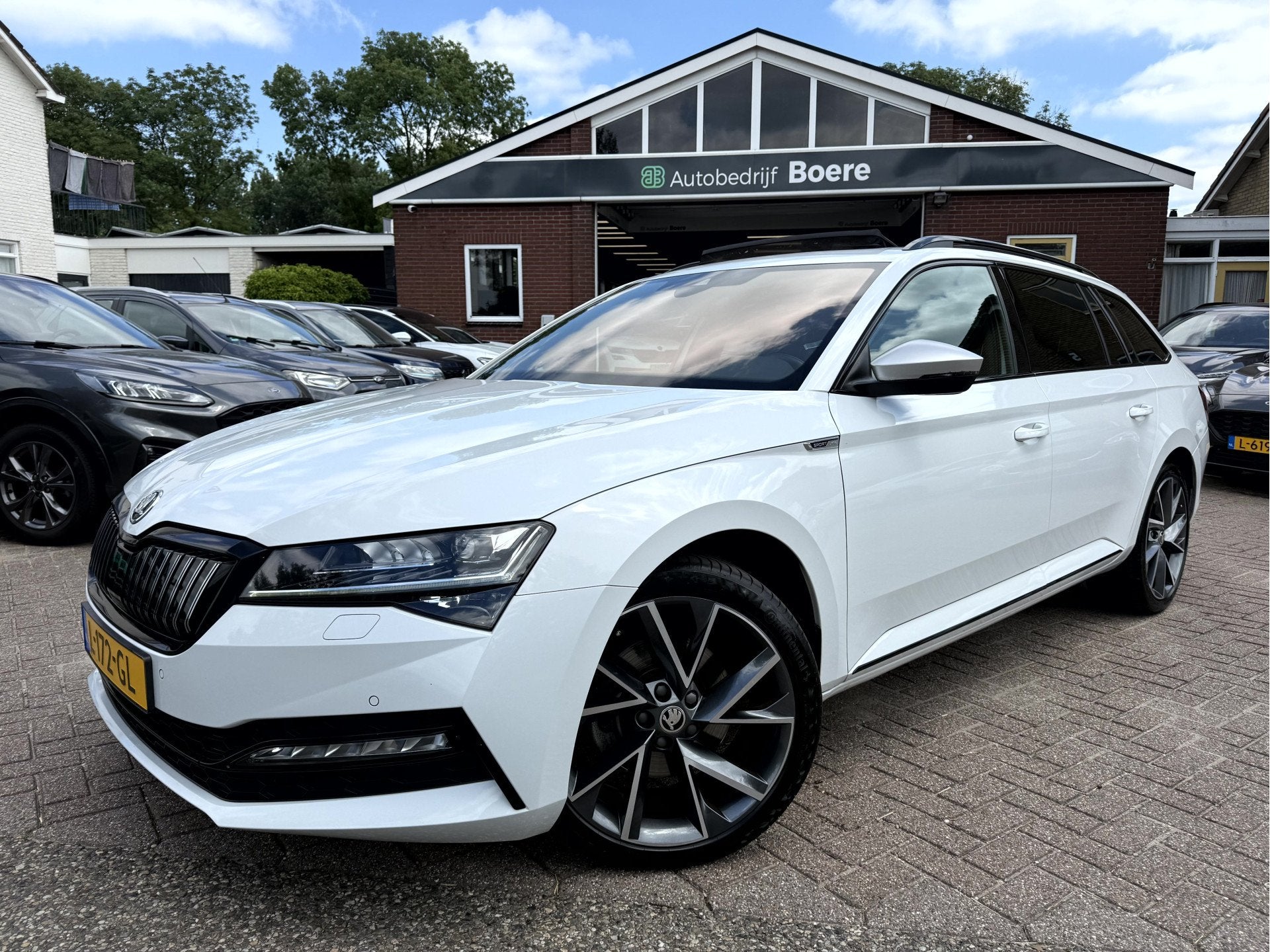 Skoda Superb Combi 1.4 TSI iV Sportline Business Panoramadak, Dealer onderhouden, Gebruikt, 4 cilinders, Wit