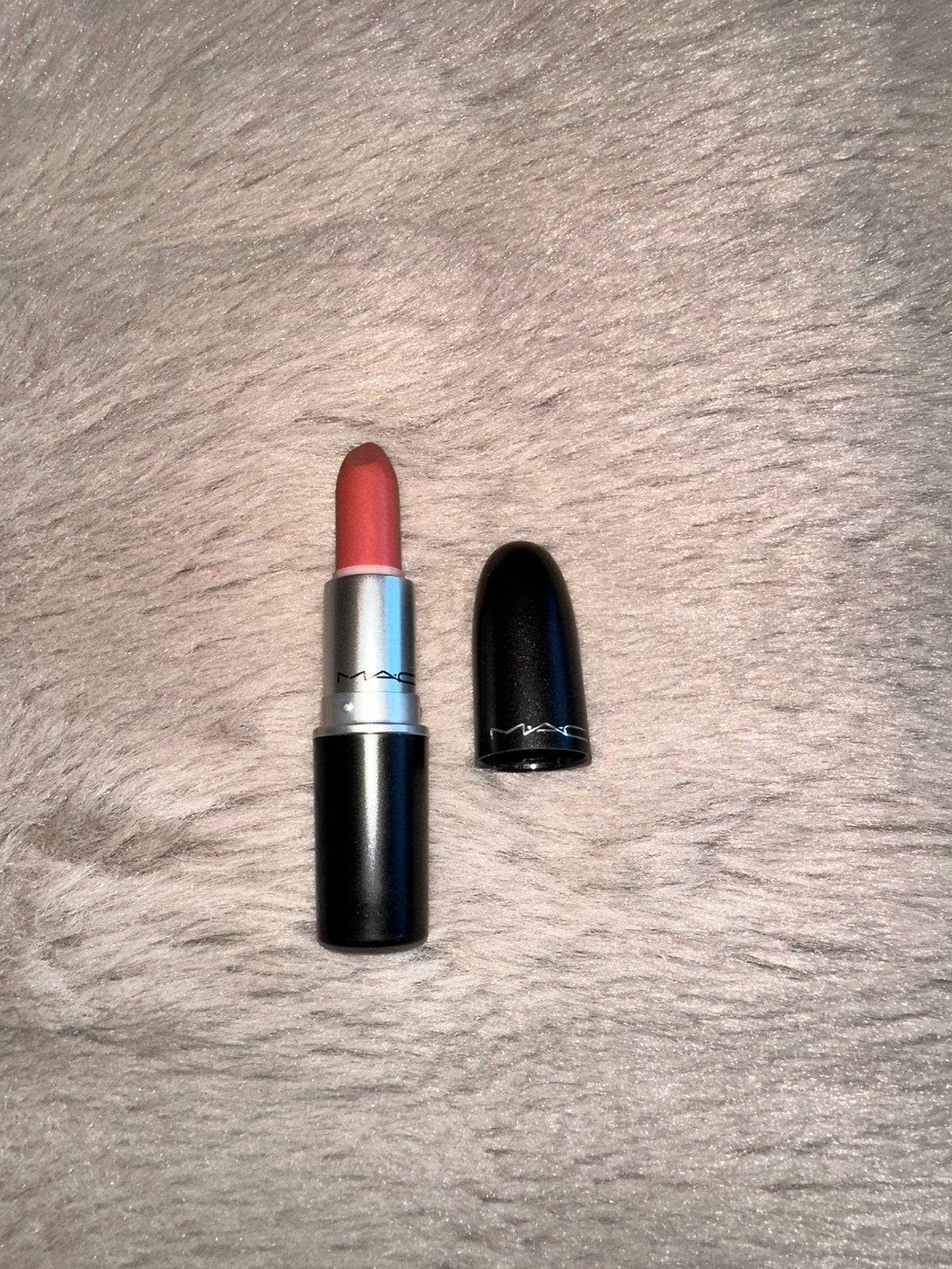 MAC lipstick matte kleur Velvet Teddy, Ophalen of Verzenden, Zo goed als nieuw, Lippen