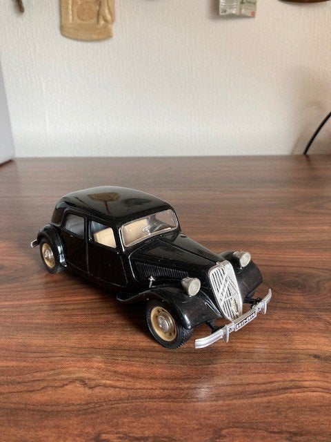 2x Modelauto (ook ruilen), Ophalen of Verzenden, Zo goed als nieuw, Bburago