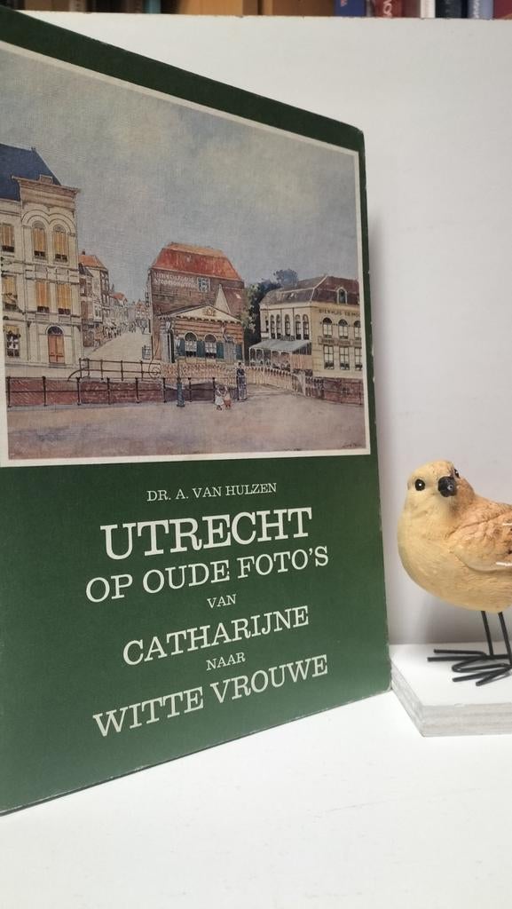 Hulzen, Dr. A. van; Utrecht op oude foto’s van Catharijne na, Ophalen of Verzenden, Gelezen