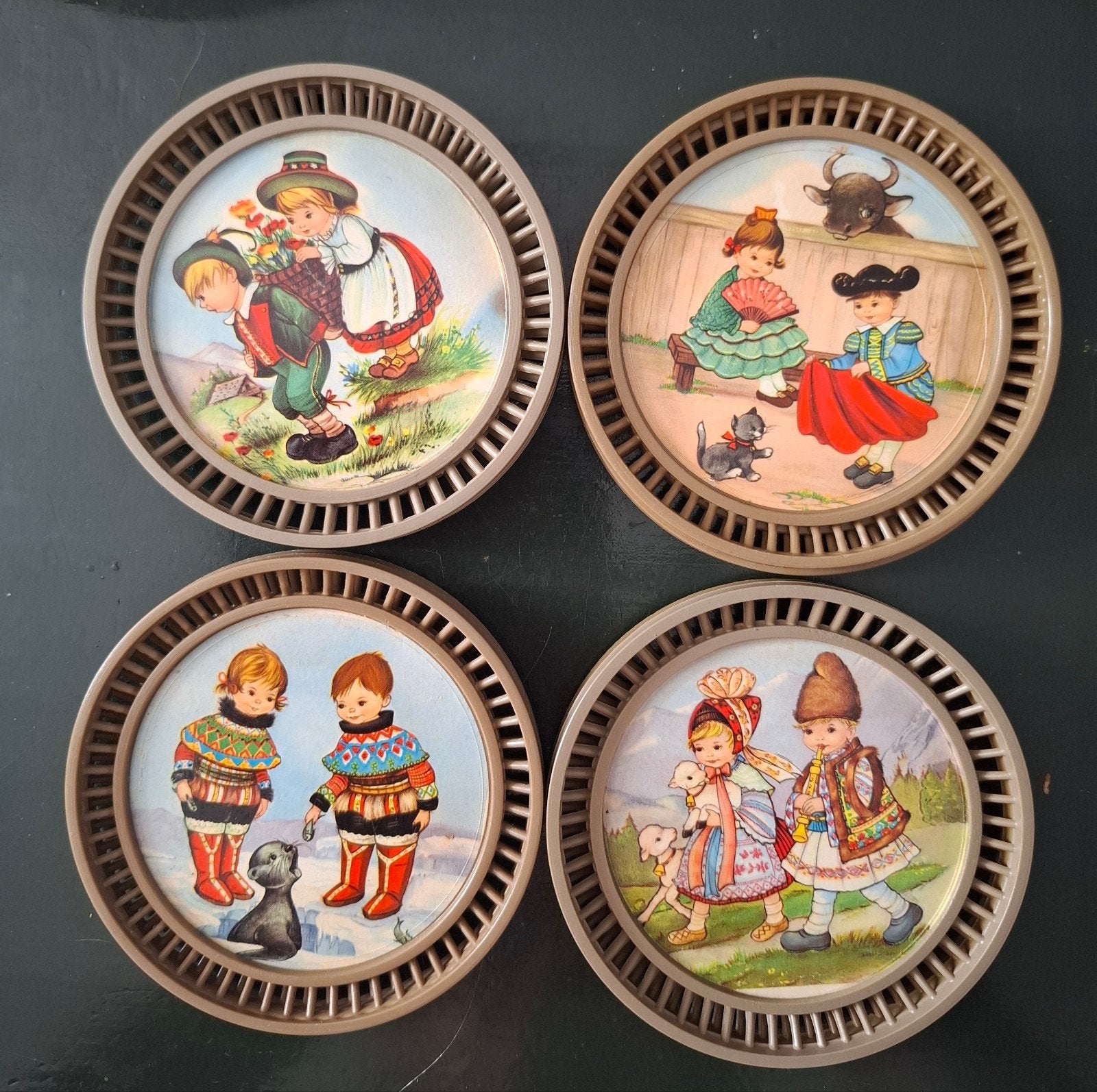 Vintage Milano Everest Plastic Onderzetters uit de jaren '60, Gebruikt, Glasonderzetter, Meerkleurig, Ophalen of Verzenden