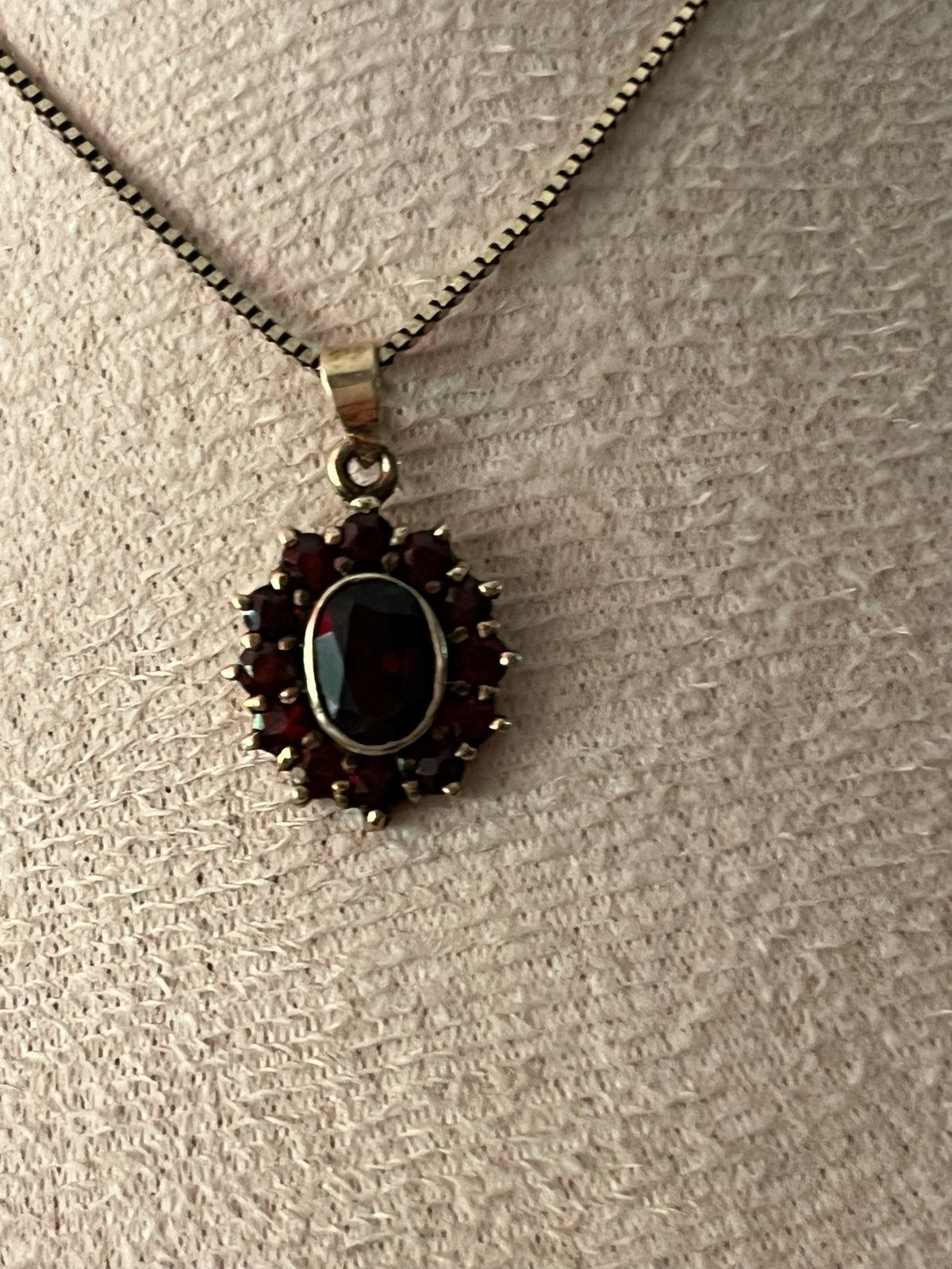 Zilveren verguld collier met Boheemse Granaat hanger, Verzenden, Zo goed als nieuw, Met edelsteen, Rood