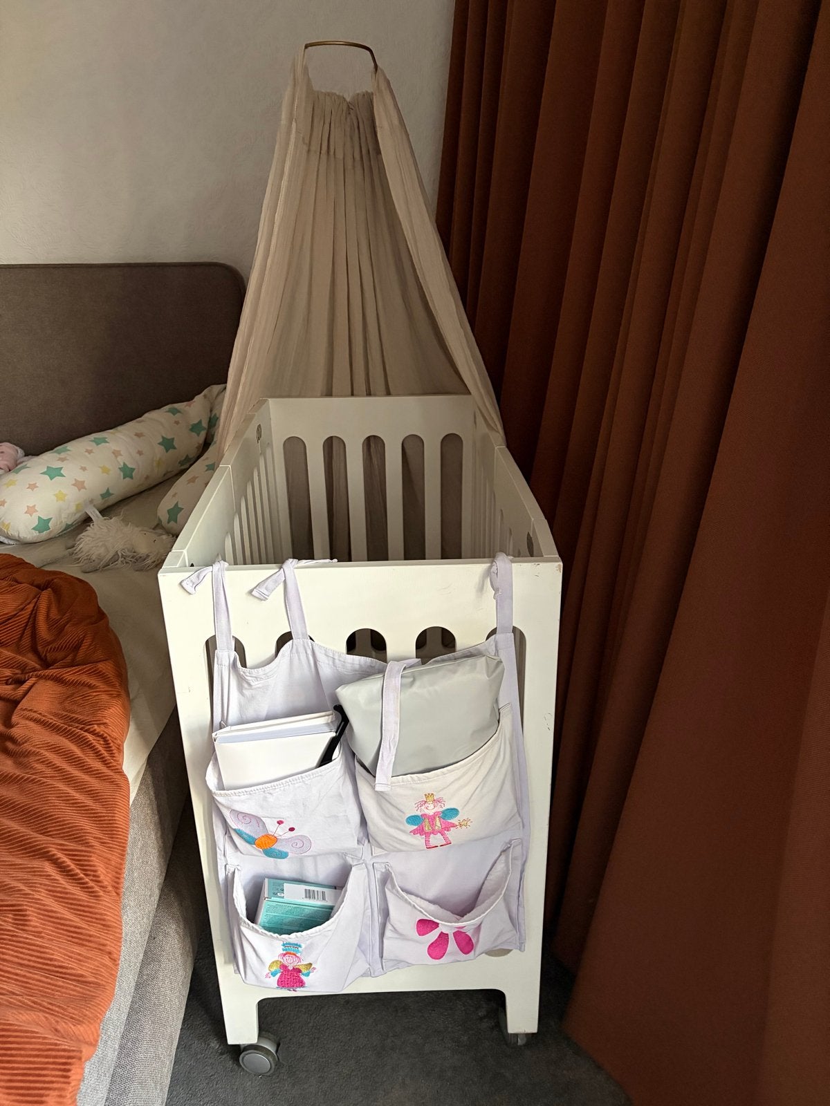 Bloom wieg/co-sleeper met wieltjes, Huis en Inrichting, Ophalen, Gebruikt, Wit, 190 cm of minder