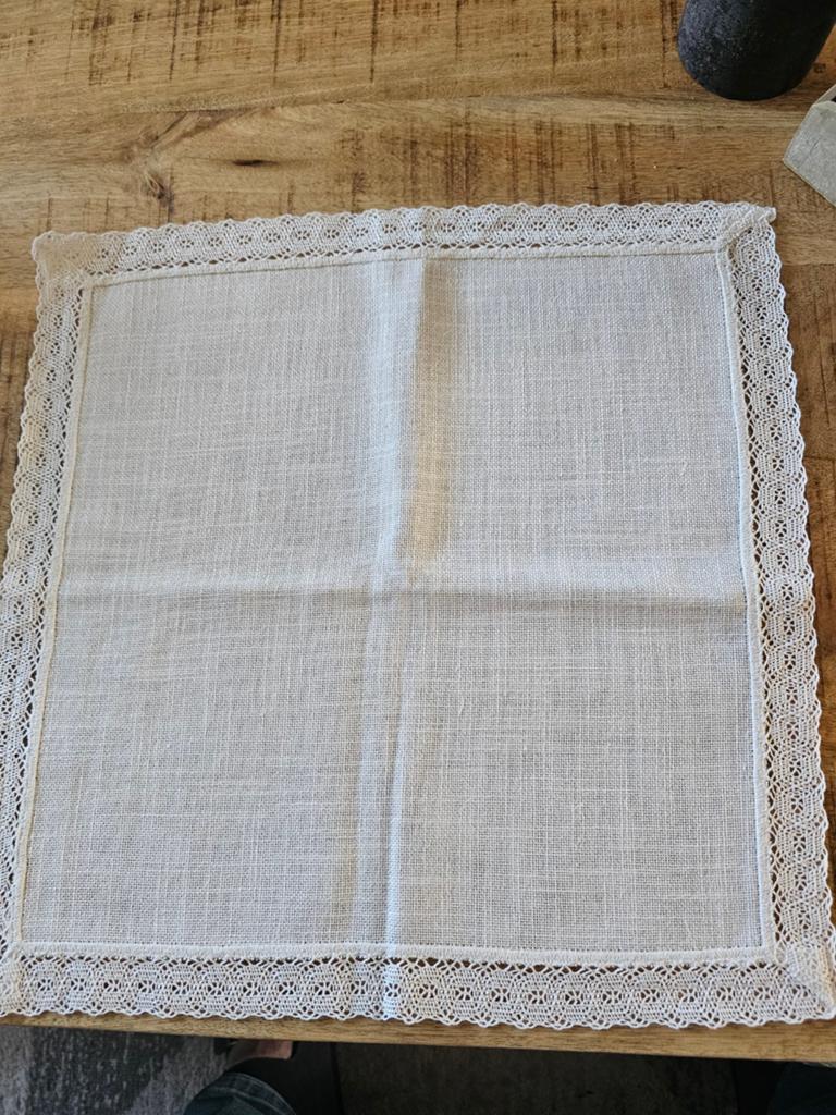 3 x borduurstof met kanten rand, Hobby en Vrije tijd, Ophalen of Verzenden, Patroon