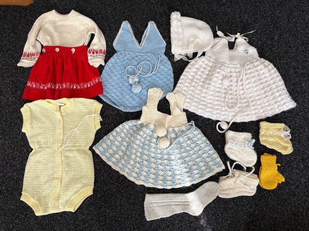 Vintage babykleren poppen kleren 40 stuks uit jaren '60, 70., Ophalen of Verzenden, Overige typen