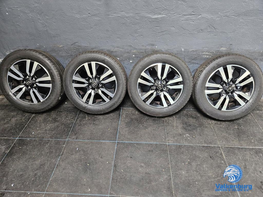 8-9mm! Originele Renault Trafic Facelift 17 inch zwarte velg, -, -, Banden en Velgen, 17 inch