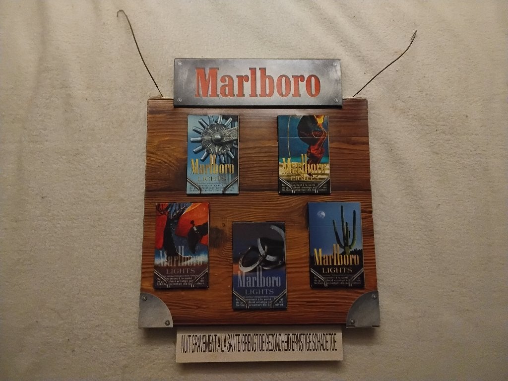 Marlboro Lights Limited Edition "Country Specials" display, Ophalen of Verzenden, Zo goed als nieuw, Reclamebord