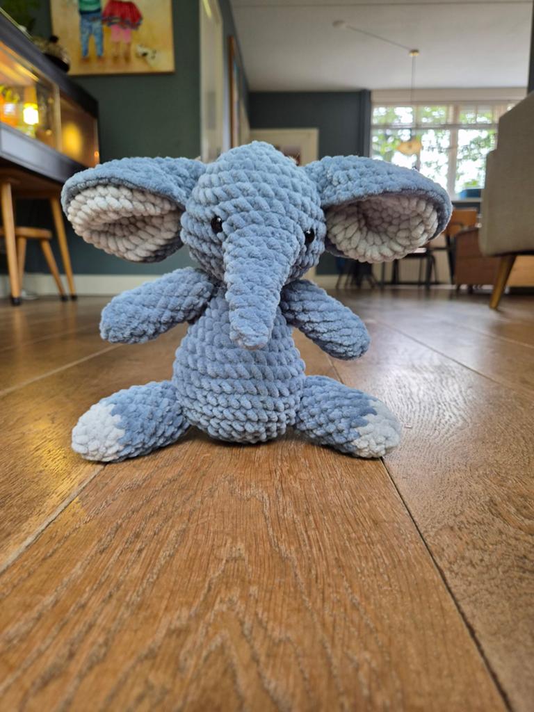 Gehaakte olifant knuffel -  22 cm, Kinderen en Baby's, Speelgoed | Knuffels en Pluche, Handgemaakt, Blauw, Nieuw, Ophalen of Verzenden
