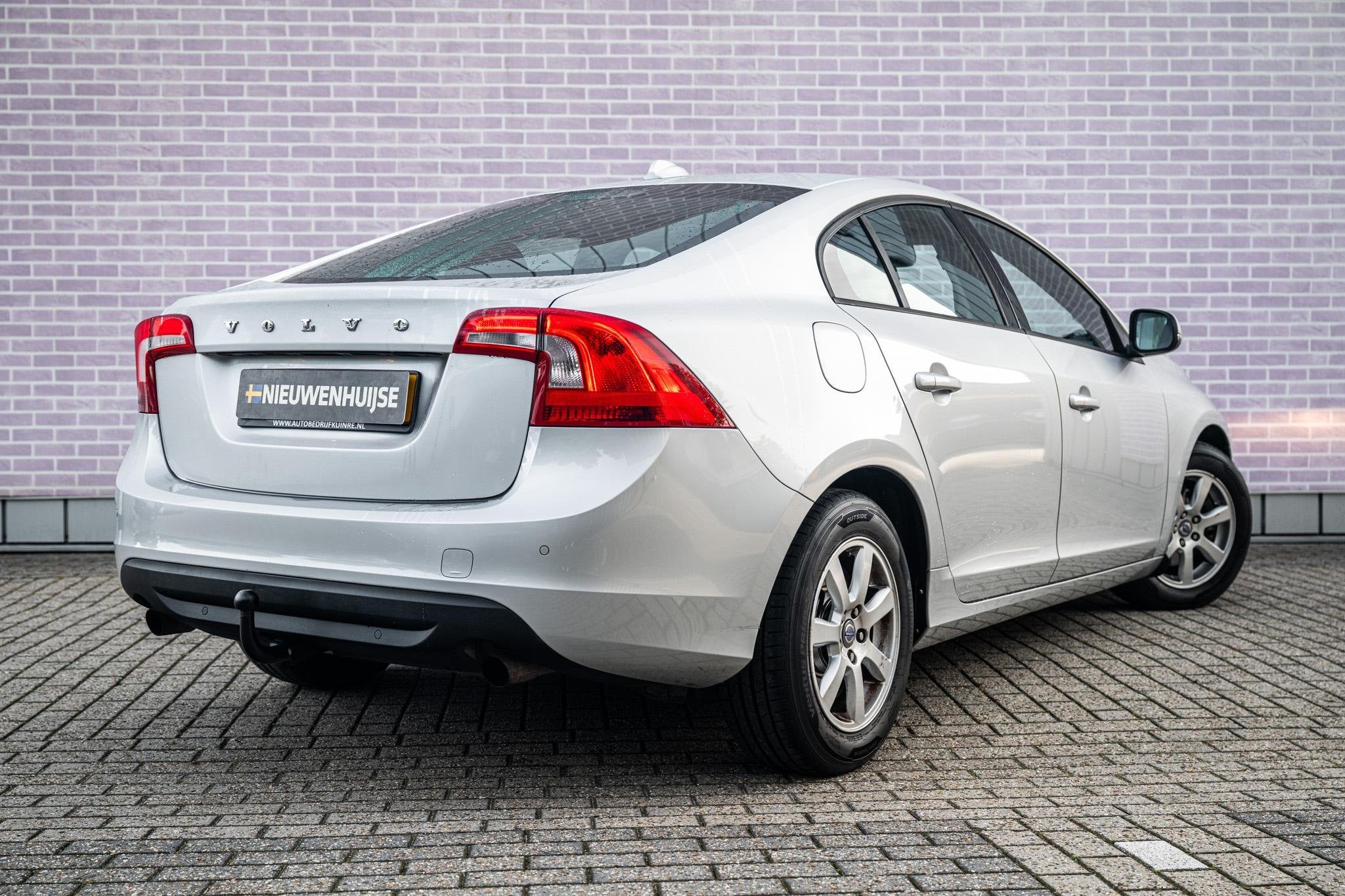 Volvo S60 1.6 T3 Kinetic | Trekhaak | RTI Navigatie | High P, Auto's, Stof, Gebruikt, Zwart, 4 cilinders