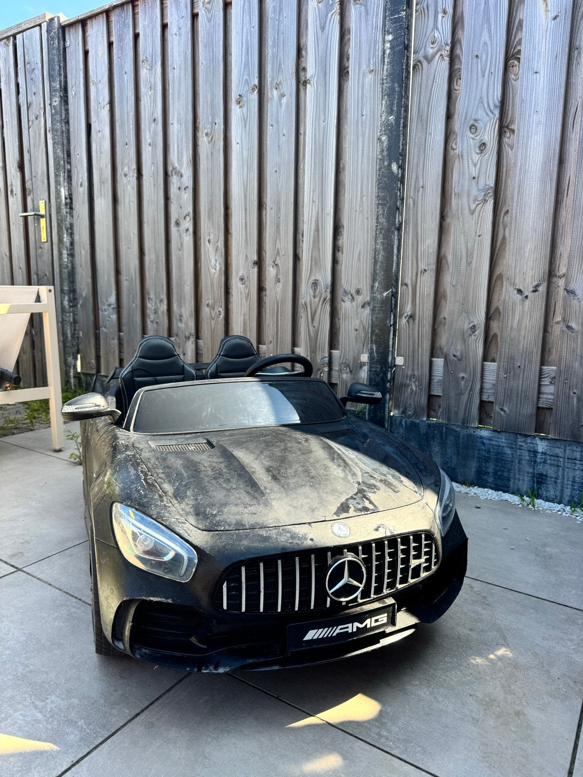Mercedes-Benz AMG GT 2-zits elektrische kinderauto, Ophalen, Gebruikt