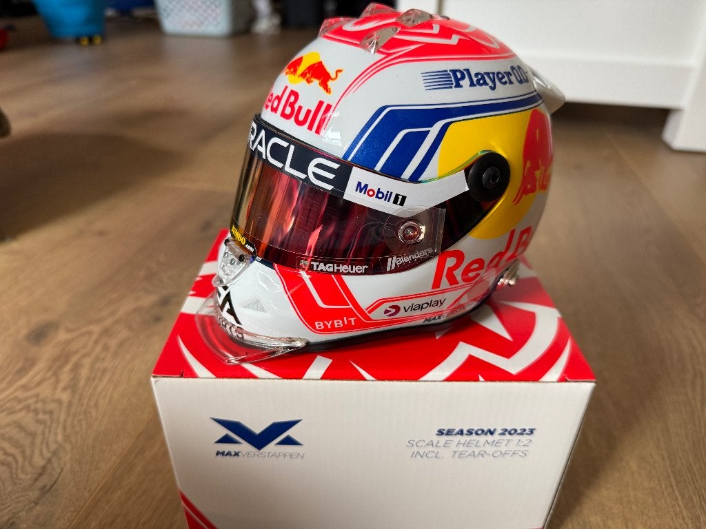 Max Verstappen 1:2 seizoenshelm 2023, Ophalen of Verzenden, Zo goed als nieuw, Formule 1