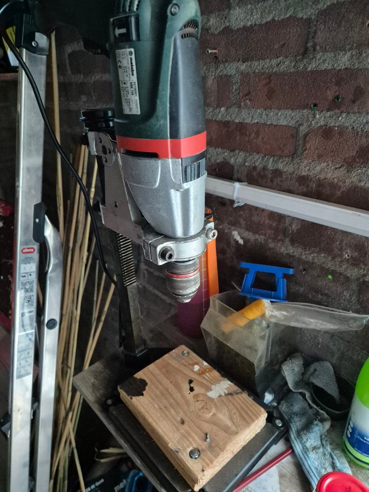 metado boormachine  met houder, Boormachine, 600 watt of meer, Ophalen of Verzenden, Zo goed als nieuw