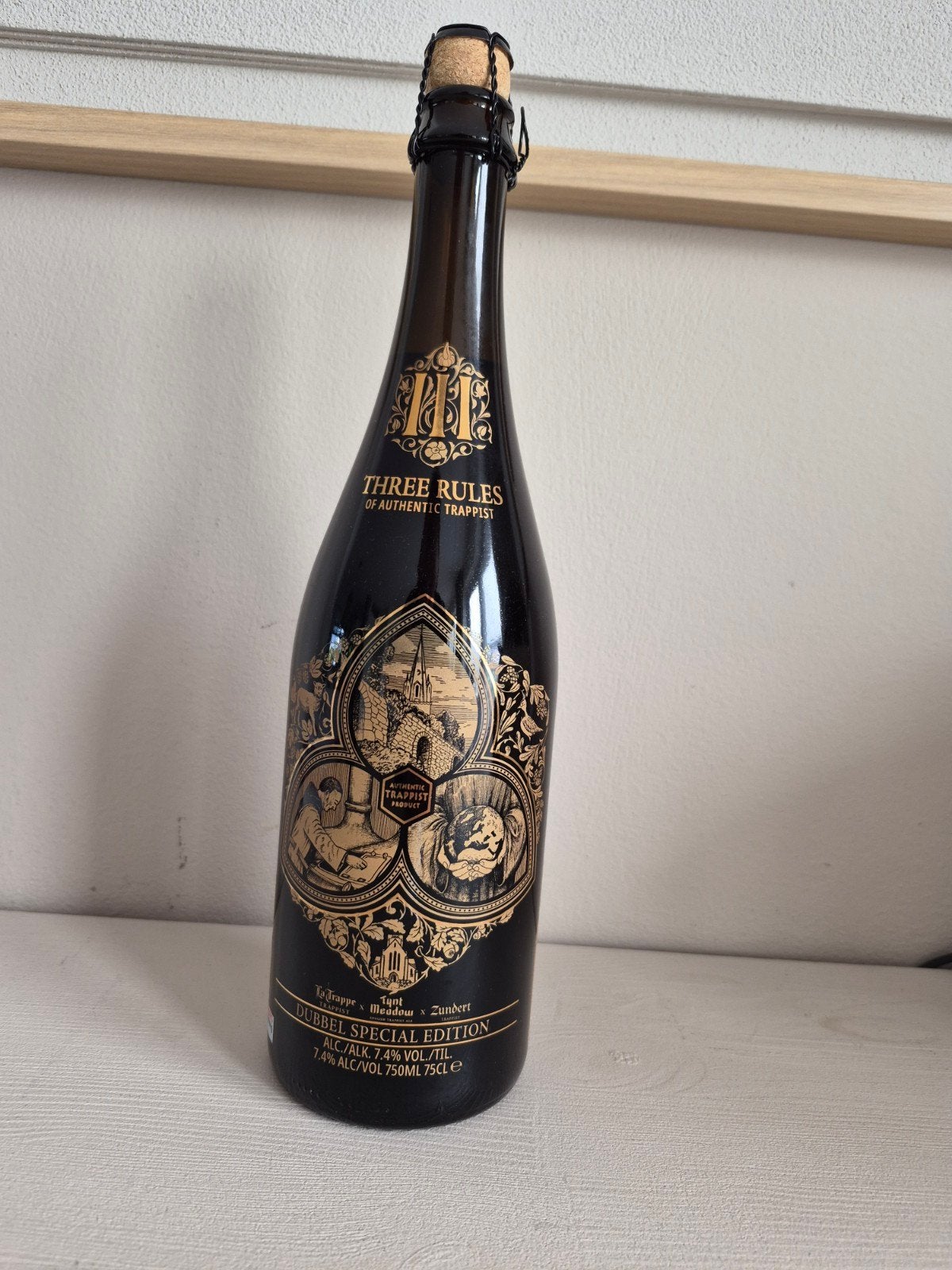 Three rules of authentic trappist (La trappe), Verzamelen, Biermerken, Ophalen of Verzenden, Nieuw, Flesje(s), La Trappe