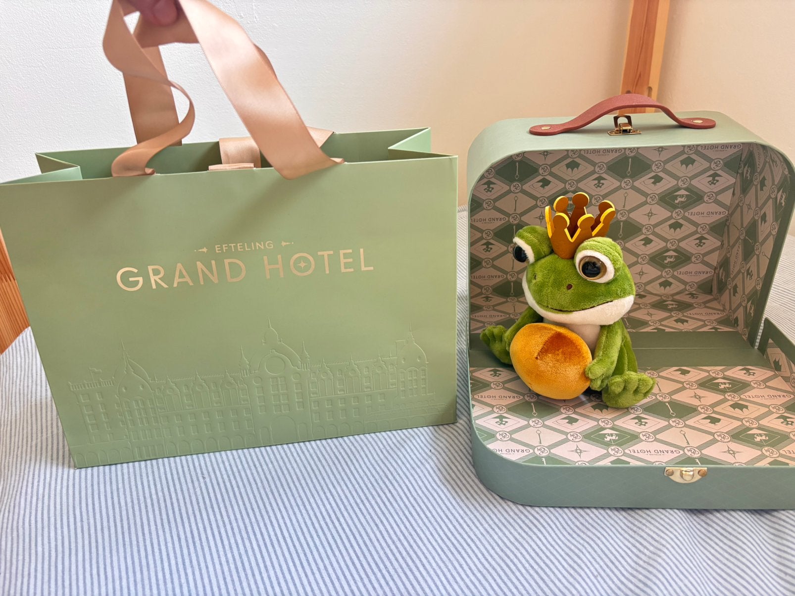 Efteling Grand Hotel Set: giftbag, koffer & knuffel, Ophalen of Verzenden, Nieuw, Gebruiksvoorwerp