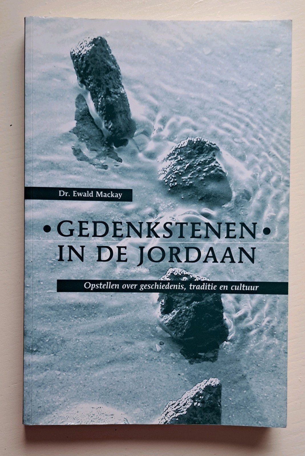 Gedenkstenen in de Jordaan - Dr. Ewald Mackay, Ophalen of Verzenden, Zo goed als nieuw, Dr. Ewald Mackay, Christendom | Protestants
