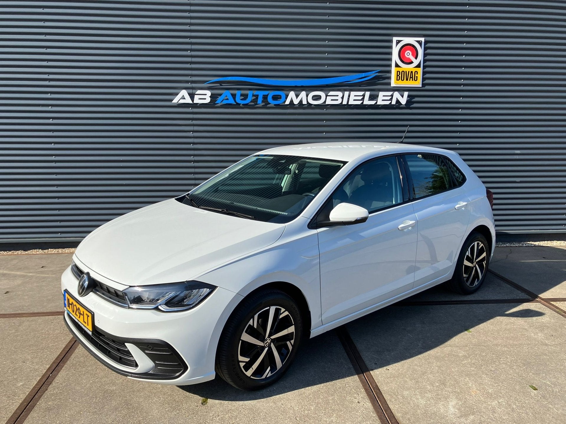 Volkswagen Polo 1.0 TSI Life PDC/ CARPLAY, Voorwielaandrijving, Dealer onderhouden, Gebruikt, Euro 6