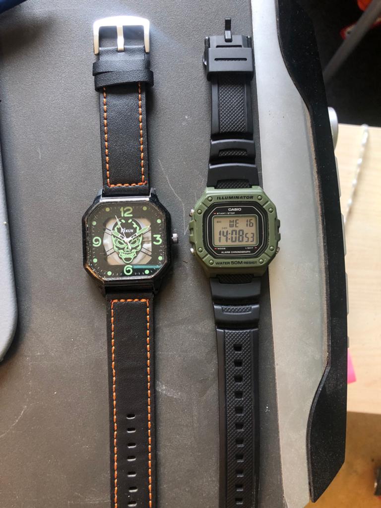 Set van 2 polshorloges: Casio digitaal en uniek analoog, Casio, Kunststof, Gebruikt, Polshorloge