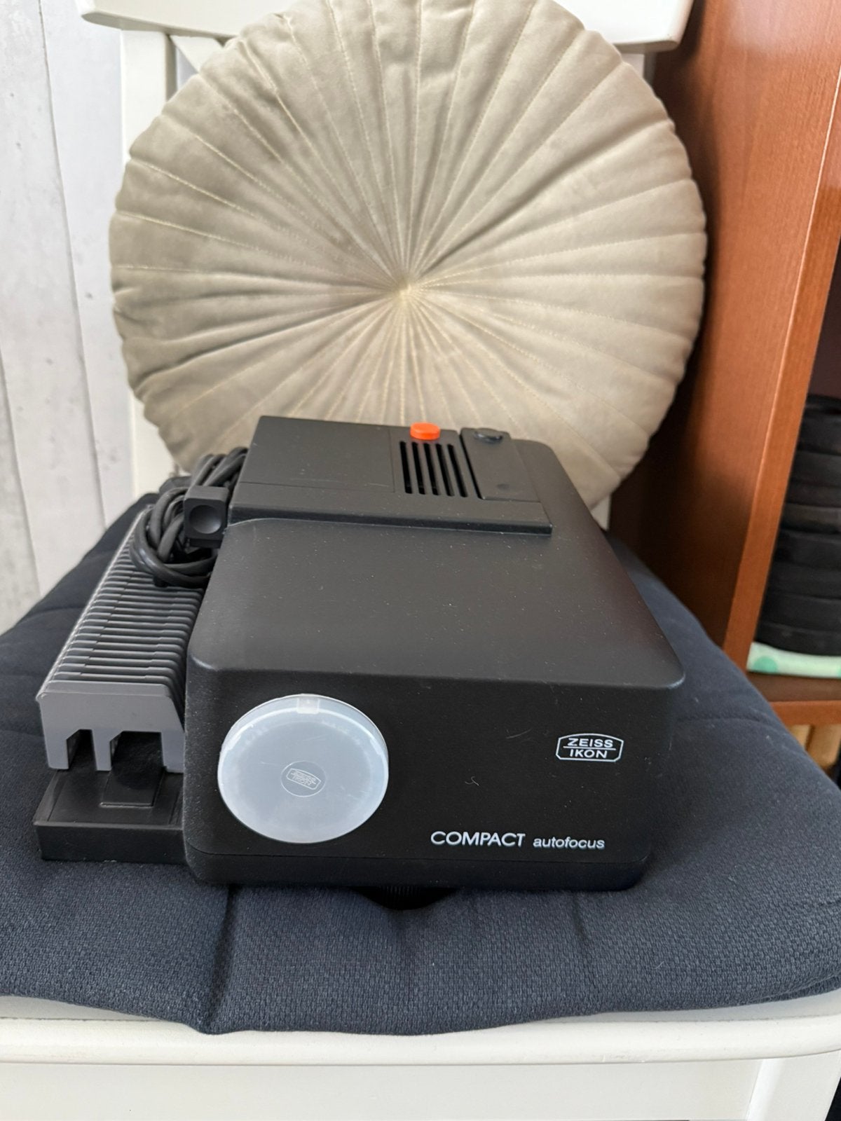 Zeis Ikon compact autofocus diaprojector, Ophalen, Gebruikt